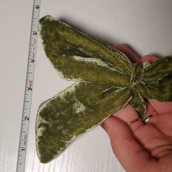 Velvet neck scarf - Picture 3 of 4